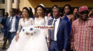 Alhassane Condé, Alhousseine Condé, Mama Aissata Sylla et M'mah Binta Sylla devant l'entrée de la mairie