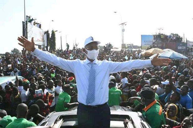 Cellou Dalein accueilli en toute pompe par une foule en liesse