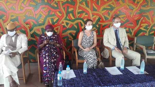 Cérémonie d'hommage à Simon Henshaw, ancien ambassadeur des USA en Guinée