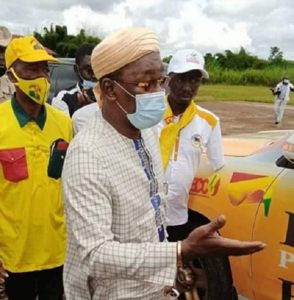 Papa Koly Kourouma avec le Directeur général de la SEG Pépé Patrice Loua