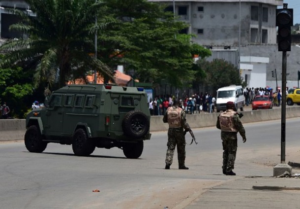 Dans une rue du quartier Yopougon, à Abidjan