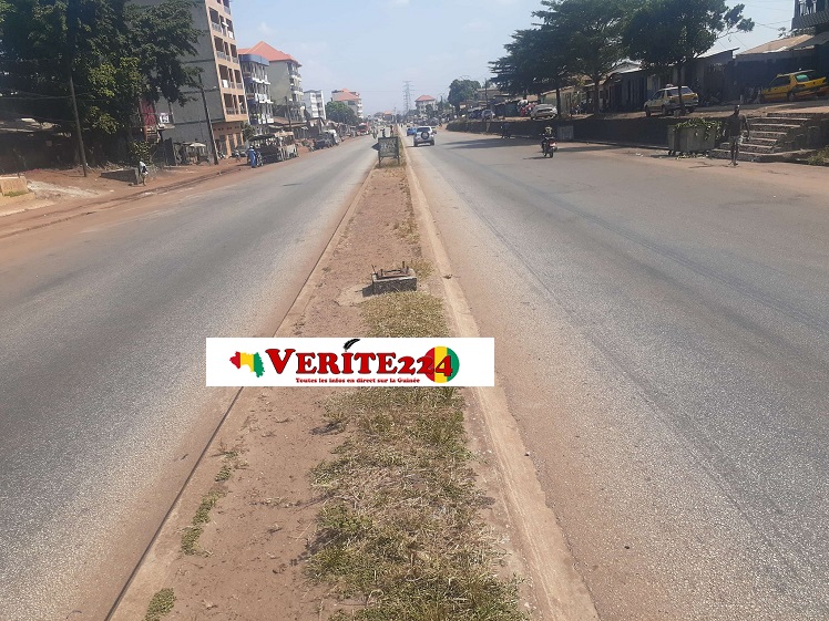 La route Le Prince a l'air d'une ville morte lors d'une manifestation appelée par l'opposition