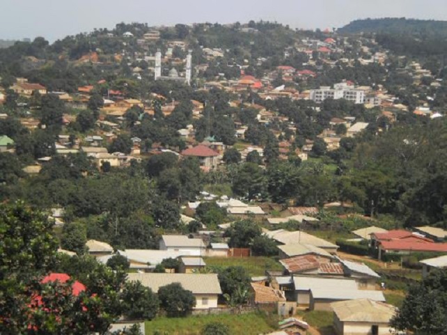 Une grande vue de la ville de Dalaba.jpg