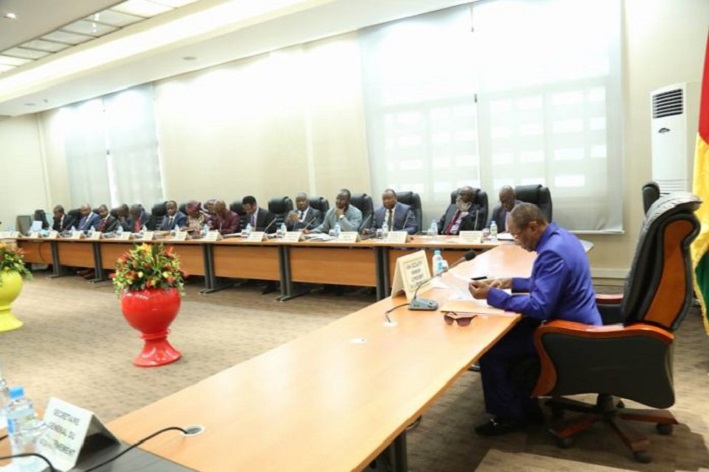 Alpha Condé en train de présider un conseil des ministres