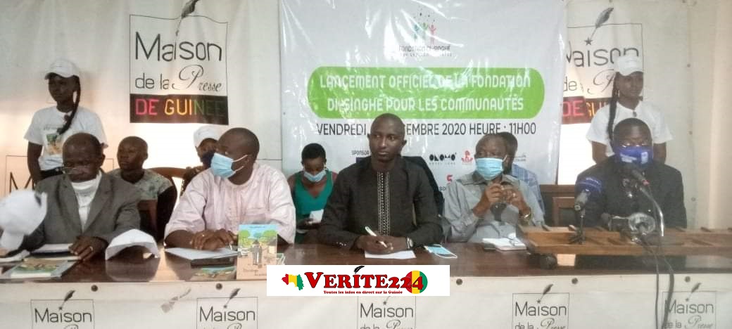 Lors du lancement officiel de la Fondation Di-Singué pour l’humanitaire de l'écrivain Daouda Bangoura