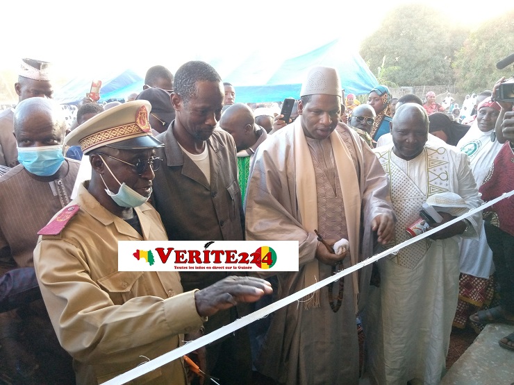 Coupe du ruban de l'école Bordeau offerte par l'érudit Cheick Souleymane Sidibé