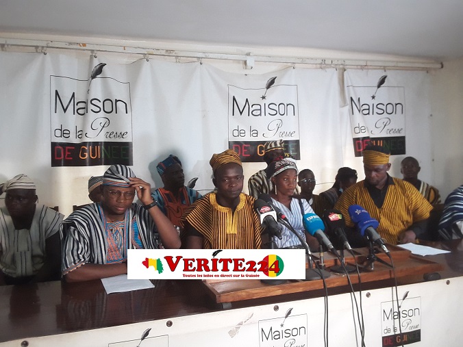 Des jeunes originaires de Macenta lors d'une conférence de presse