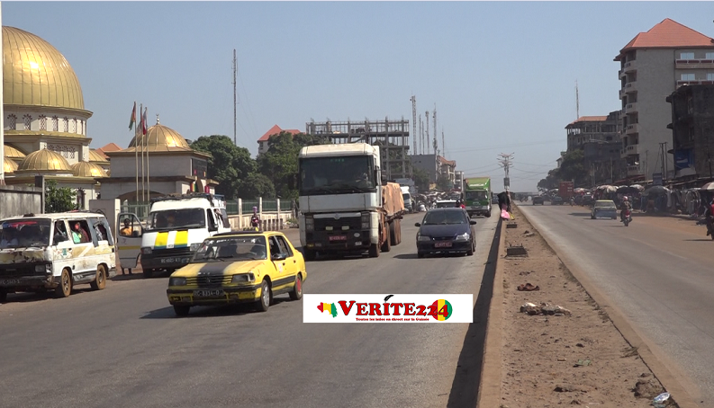 Sur l'autoroute Le Prince non loin du grand carrefour de Bambéto, dans la commune de Ratoma