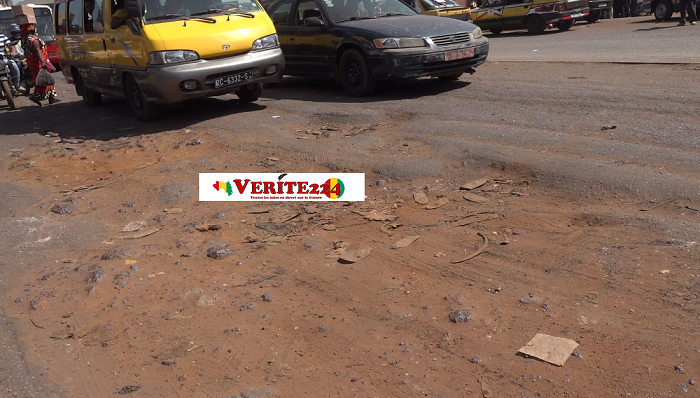 Une route de Conakry complètement dégradée