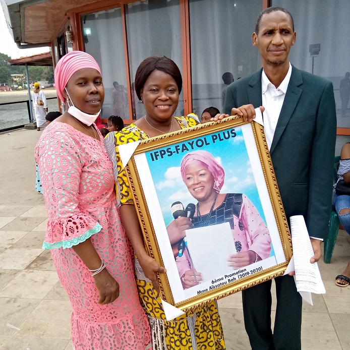 Aissatou Bah entourée du fondateur de Fayol-Plus Mamadou Aliou Diallo et son épouse