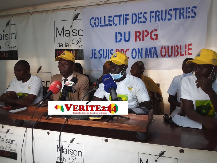 Des membres du collectif des frustrés du RPG lors d'une conférence de presse