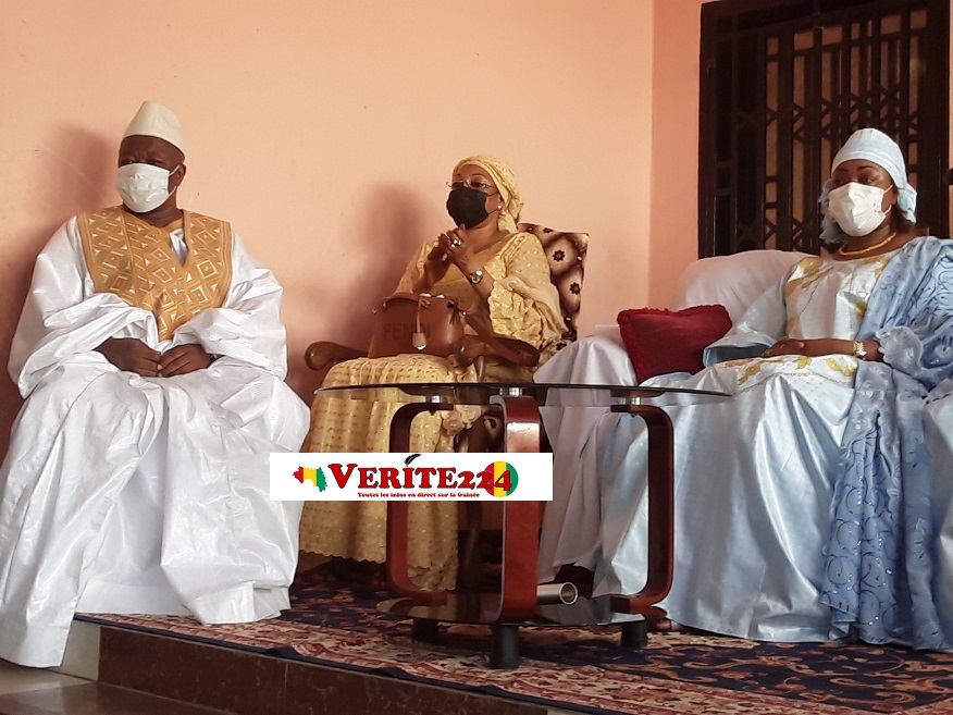 Elhadj Djeliba Diaby avec la première dame Djene Kaba lors de la réception de son prix