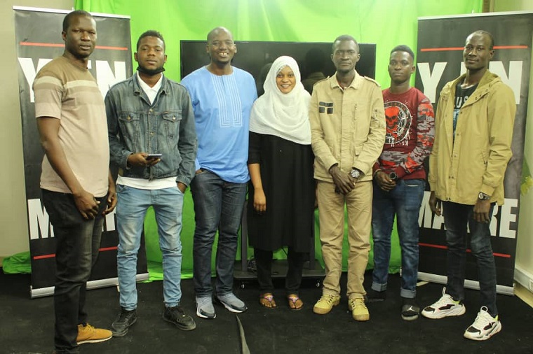 Sékou Koundouno avec des membres du mouvement Y en a marre