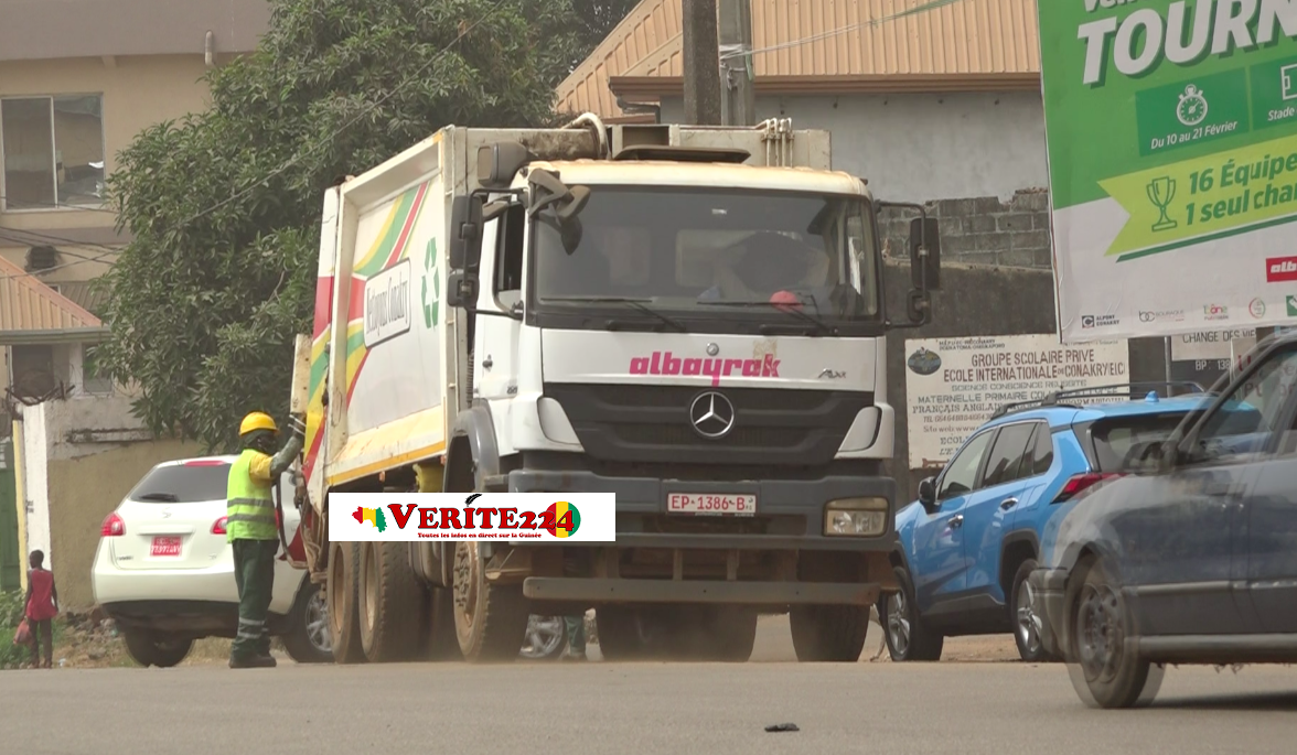 Un camion du ramassage de la société Albayrak