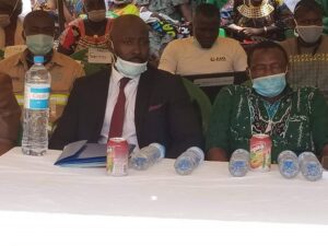 Sony Doumbouya, Directeur général adjoint (DGA) de la société Alliance Minière Responsable (AMR) avec le vice-maire de Boké, Mohamed Aly Camus Camara