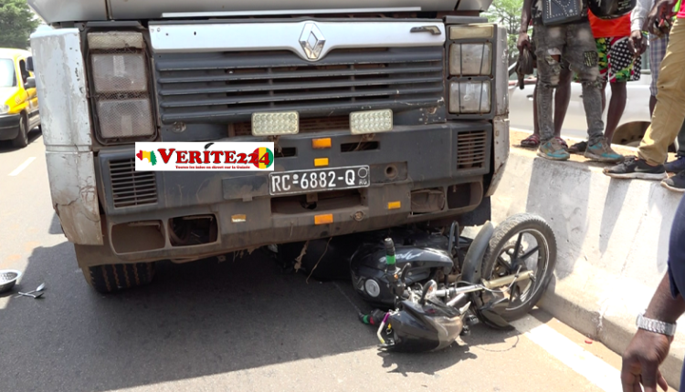 Accident de la circulation impliquant un camion et une moto