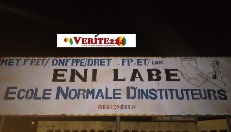 La plaque de l'école nationale d'instituteurs de Labé