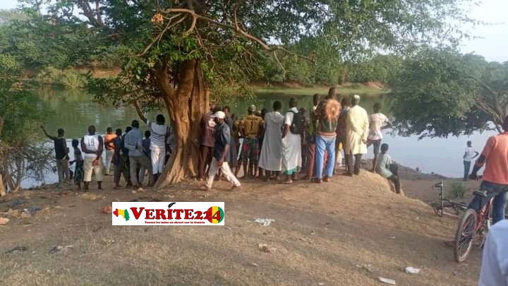 Un corps en train d'être repêché du fleuve Milo