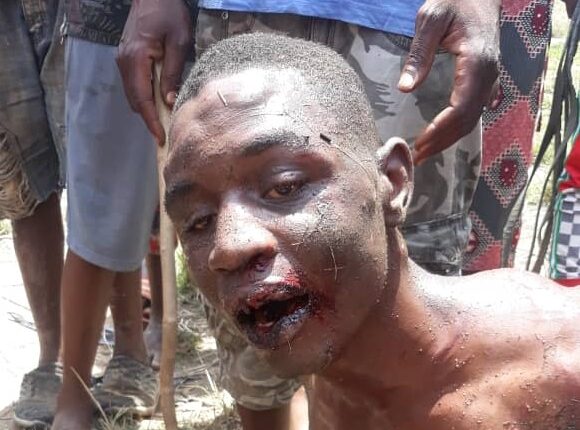 Un voleur copieusement bastonné, photo prise par un reporter de Verite224