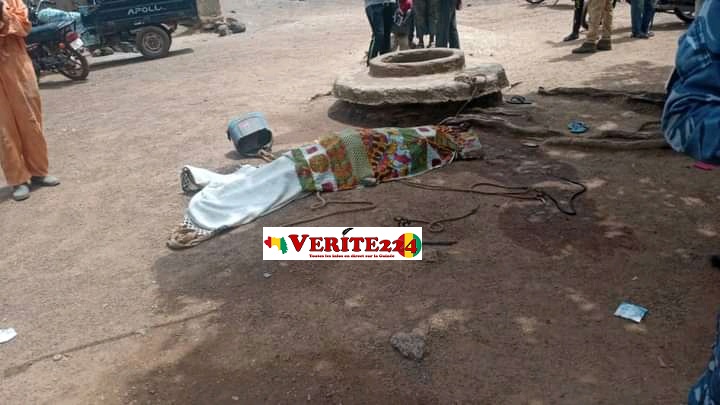 Le corps sans vie d'un vieil homme mort dans une rue de Kankan