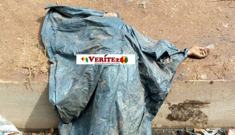 Un voleur lynché par une foule en colère