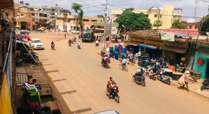 Une rue du centre-ville de Kankan