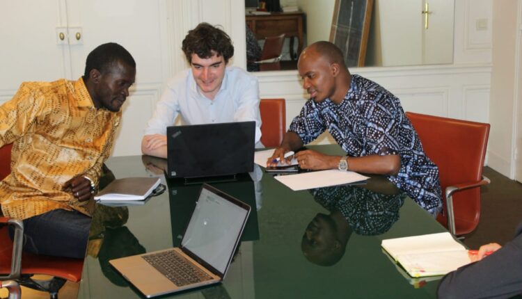 Sékou Koundouno et Ibrahima Diallo avec leur avocat Maître Vincent BRENGARTH