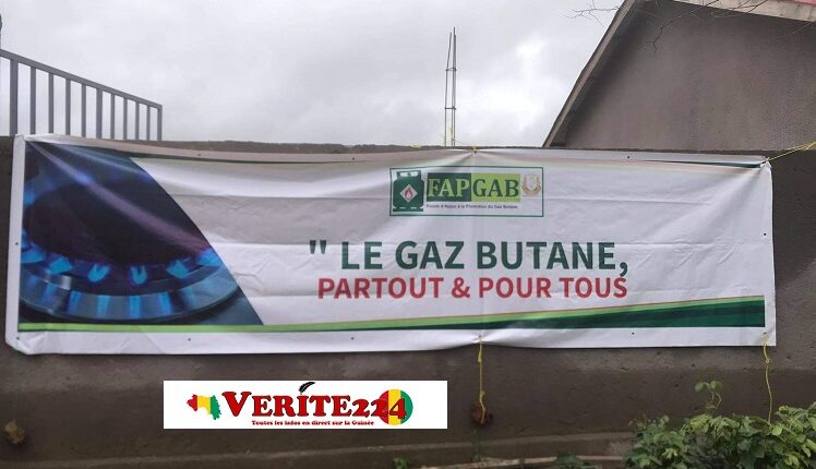 Une banderole devant un centre de vente du gaz butane