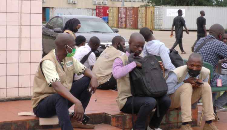 Des journalistes isolés