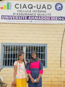 La lauréate Assiatou SAWADOGO avec Maoudhé Minthé, fondatrice de l'ONG Colibris Afrique