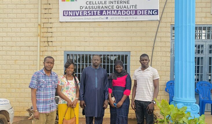 La lauréate Assiatou SAWADOGO avec les membres de l'ONG Colibris Afrique