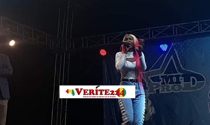 Ténin Diawara sur scène