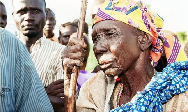 Une femme en âge avancé (image d'illustration)