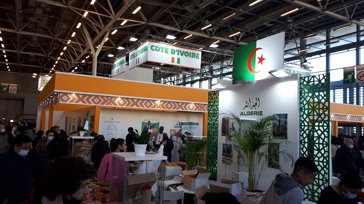 Le stand de la Côte d'Ivoire et de l'Algérie