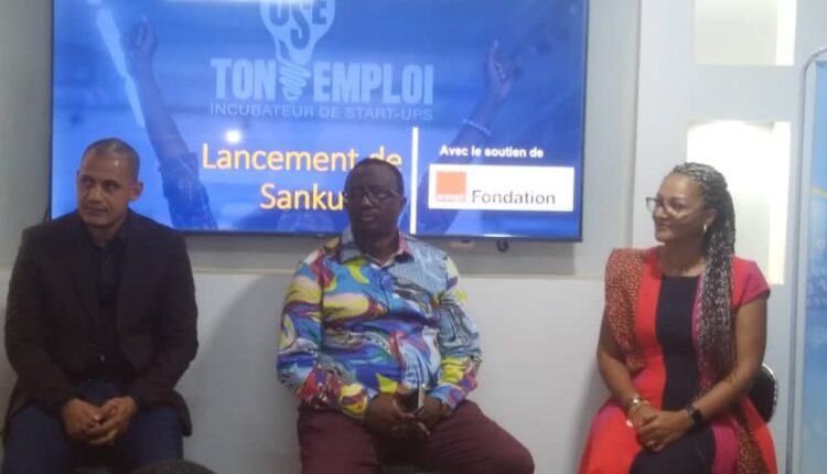 Danda Diallo, fondateur de l'incubateur Ose ton emploi, Youssouf Bondou Sylla, secrétaire général de l'enseignement technique et l'administratrice de la fondation Orange