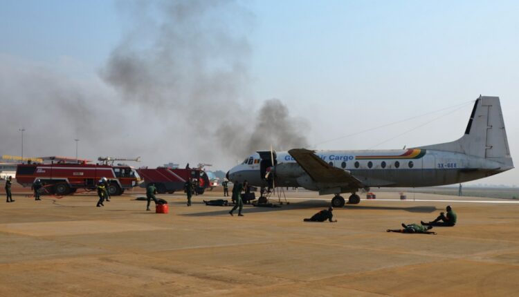 Lors d'un important exercice simulant l’intervention des secours et des forces de l’ordre sur un scénario d’incendie d’avion sur la piste (photos DCSD) [Image d'illustration]