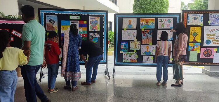 Huit enseignants de l'école Manthan, dont le directeur, ont été formés par HWPL et nommés éducateurs pour la paix