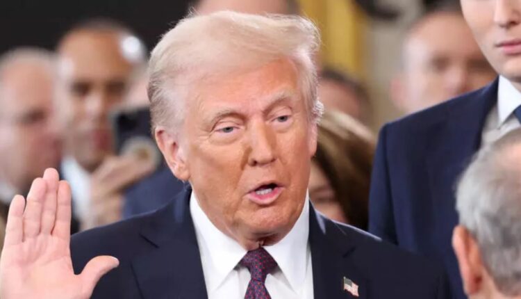 Donald Trump prête serment le jour de son investiture présidentielle