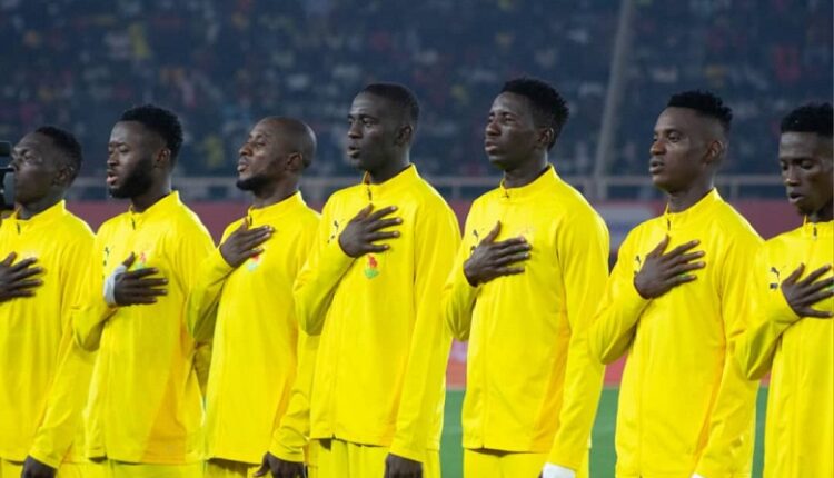 Des joueurs guinéens du Syli en train d'entonner l'hymne national