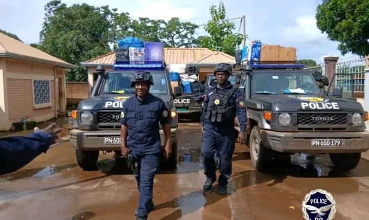 Des policiers membres d'une unité spéciale