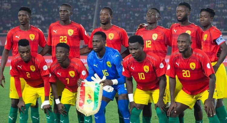 Les 11 joueurs du Syli junior