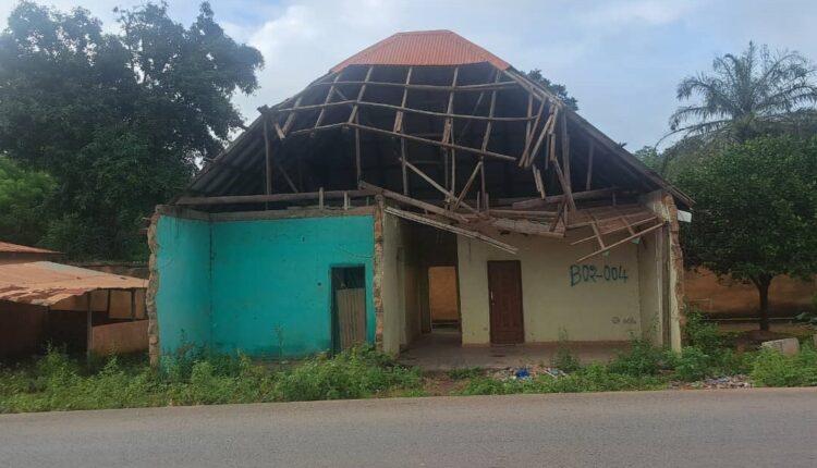 Une maison détruite dans le cadre d’un projet national d’élargissement de routes