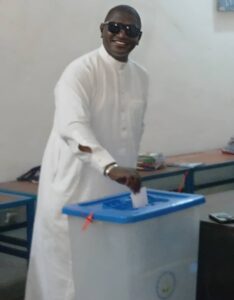 Le DG Guillium Hawing vote à l’occasion du référendum en Guinée