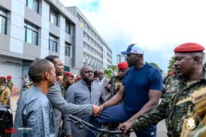 Doumbouya à Velo à Kaloum