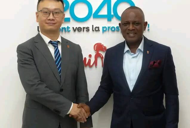 Le Ministre de la Communication et le patron de Huawei