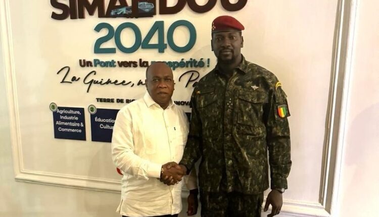 Lansana Keïta dit Gaucher avec le président Mamadi Doumbouya