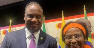 Honorable Jonathan Jackson avec Dr. Pierrette Herzberger-Fofana